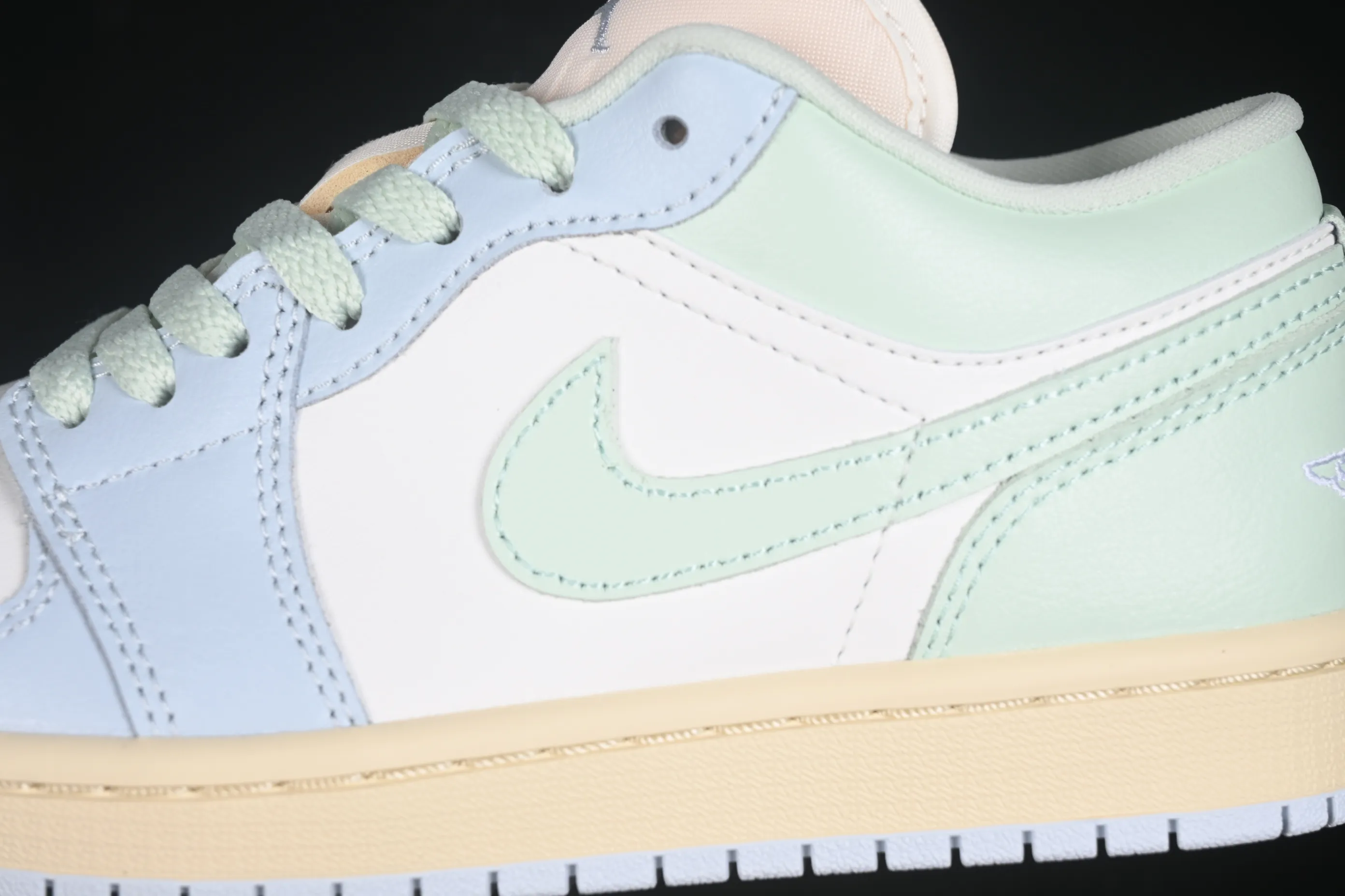 All categories Air Jordan Jordan series basketball shoes Air Jordan 1 Low G version pure original Air Jordan 1 Low AJ1 Joe 1 light blue color matching low-top cultural casual sneakers DC0774-108